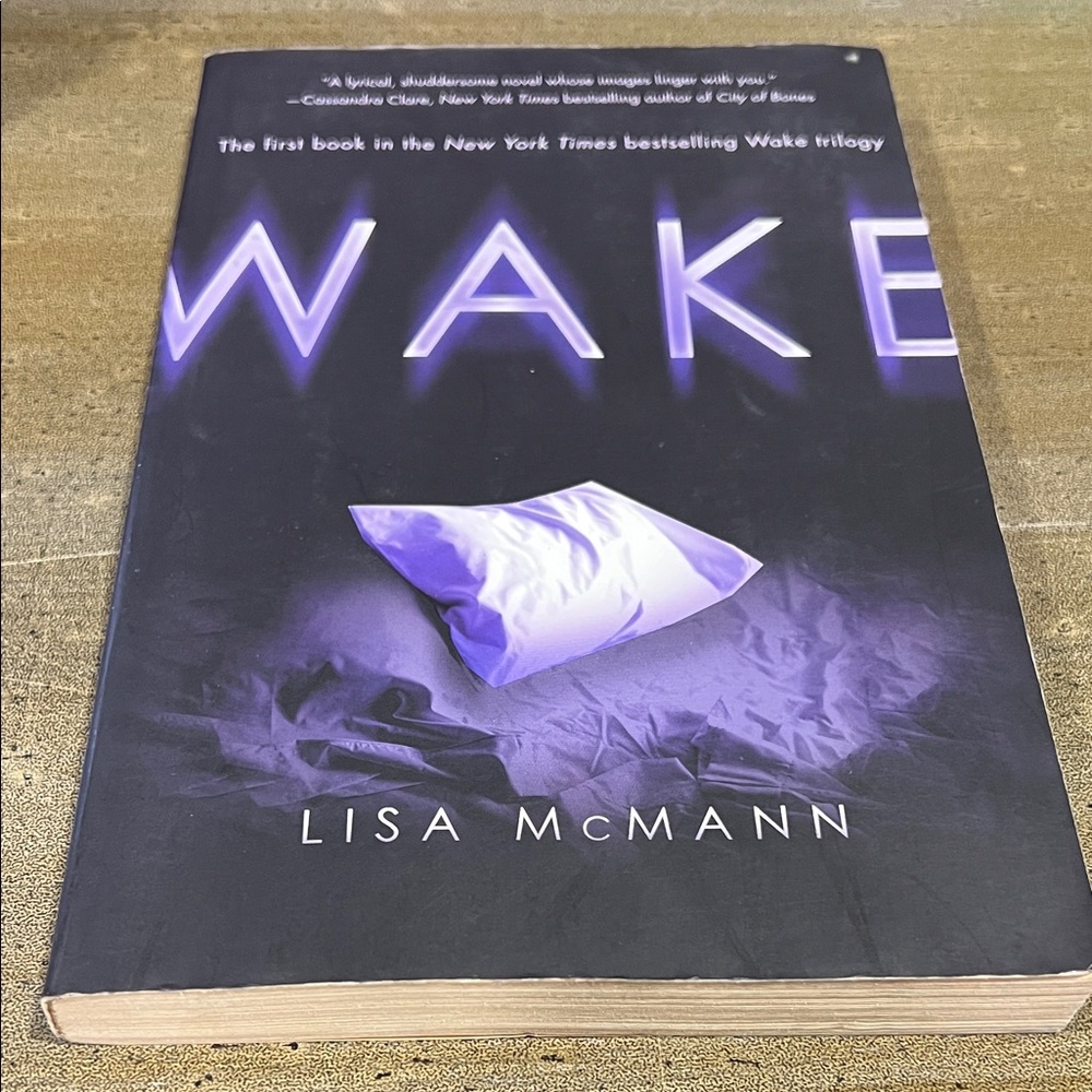 Wake by Lisa McMann - Black and Purple Cover